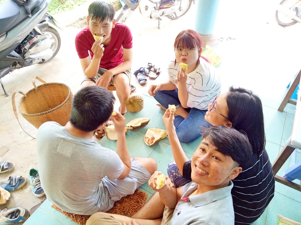 Ăn sầu riêng trừ cơm trưa